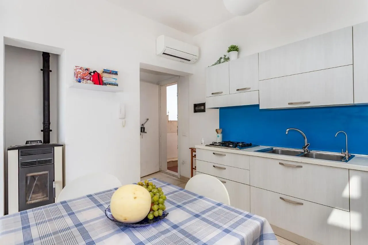 Appartamento Fronte Mare - Waterfront Apartment Putzu Idu 0*,